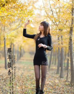 那年银杏下面,清纯可爱的黑丝美女