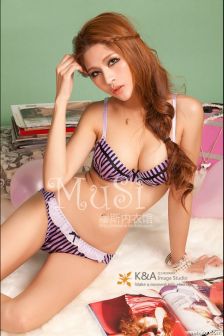 林筱诺纯美酥胸美腿内衣写真