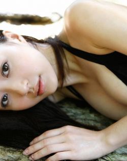 日本萌妹逢泽莉娜秀诱人少女胴体