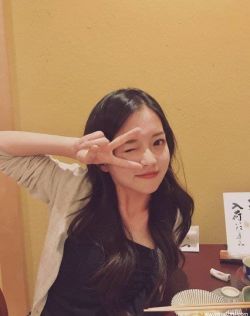 清纯美女学生装，黑丝袜，吃肉棒，私处特写，满足你的一切幻想