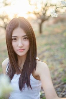 梨花美软妹子更美，淡雅如仙风娇水媚