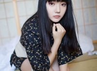 纯情女生身穿日本和服，展现不一样的异域风情