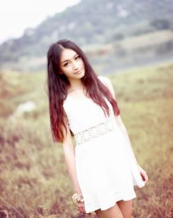 黄色调长发及腰美女