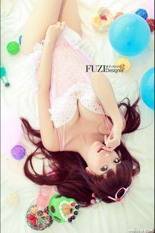 赵雨菲甜蜜露乳俏皮性感