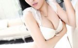 白皙妹子内衣小蛮腰