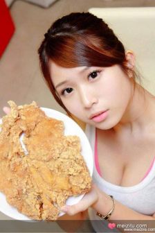 台湾19岁嫩模郑佳甄“鸡排妹”童颜巨乳爆红