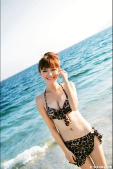 嫩模易倩：海风、沙滩、美女泳装秀