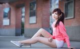 清纯甜美阳光有活力的邻家小女雅筑外拍，超短裤大秀美腿