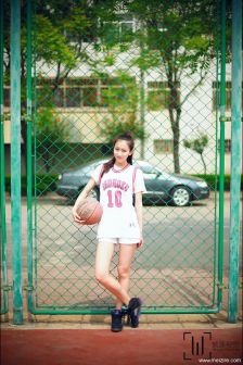 喜欢打篮球的清纯少女，飞翔吧晴子