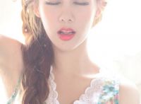 曾可可碎花裙秀美腿
