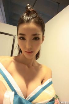 李颖芝爆乳古装造型