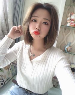身材很好的美女家中私房自拍，让你看得一清二楚