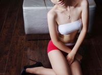 性感的运动阳光美女居家写真纯欣赏